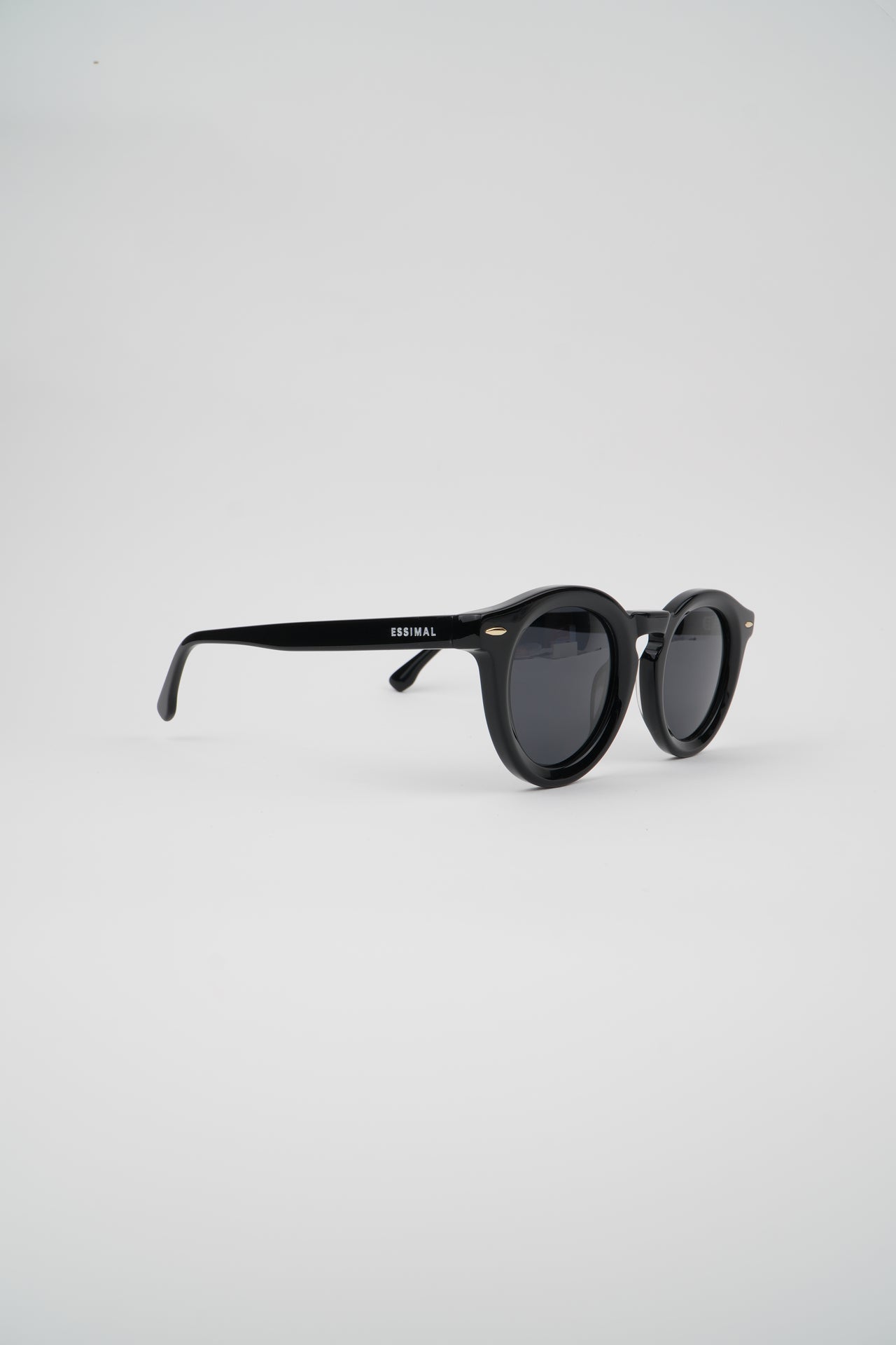 ESSIMAL VOID